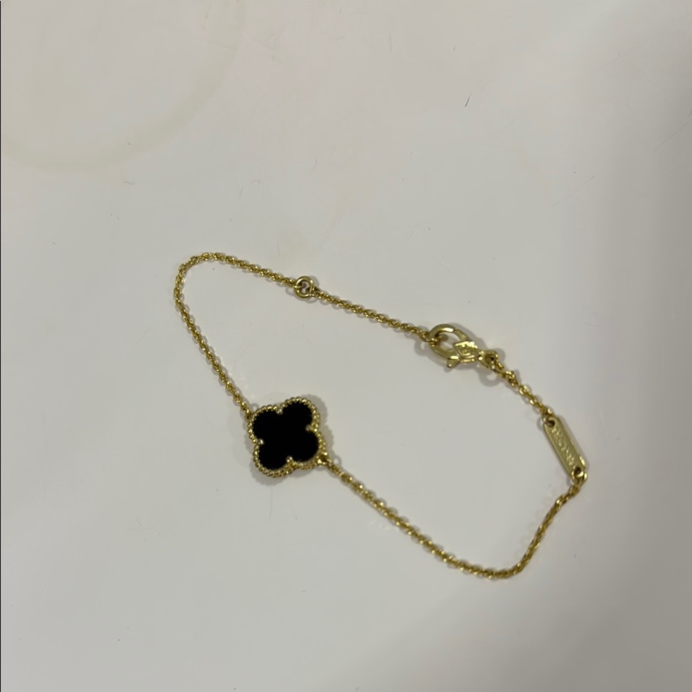 Elegant Gold and Black Clover Bracelet
